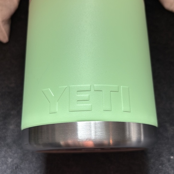 YETI Rambler 64oz - Picture 3 of 11